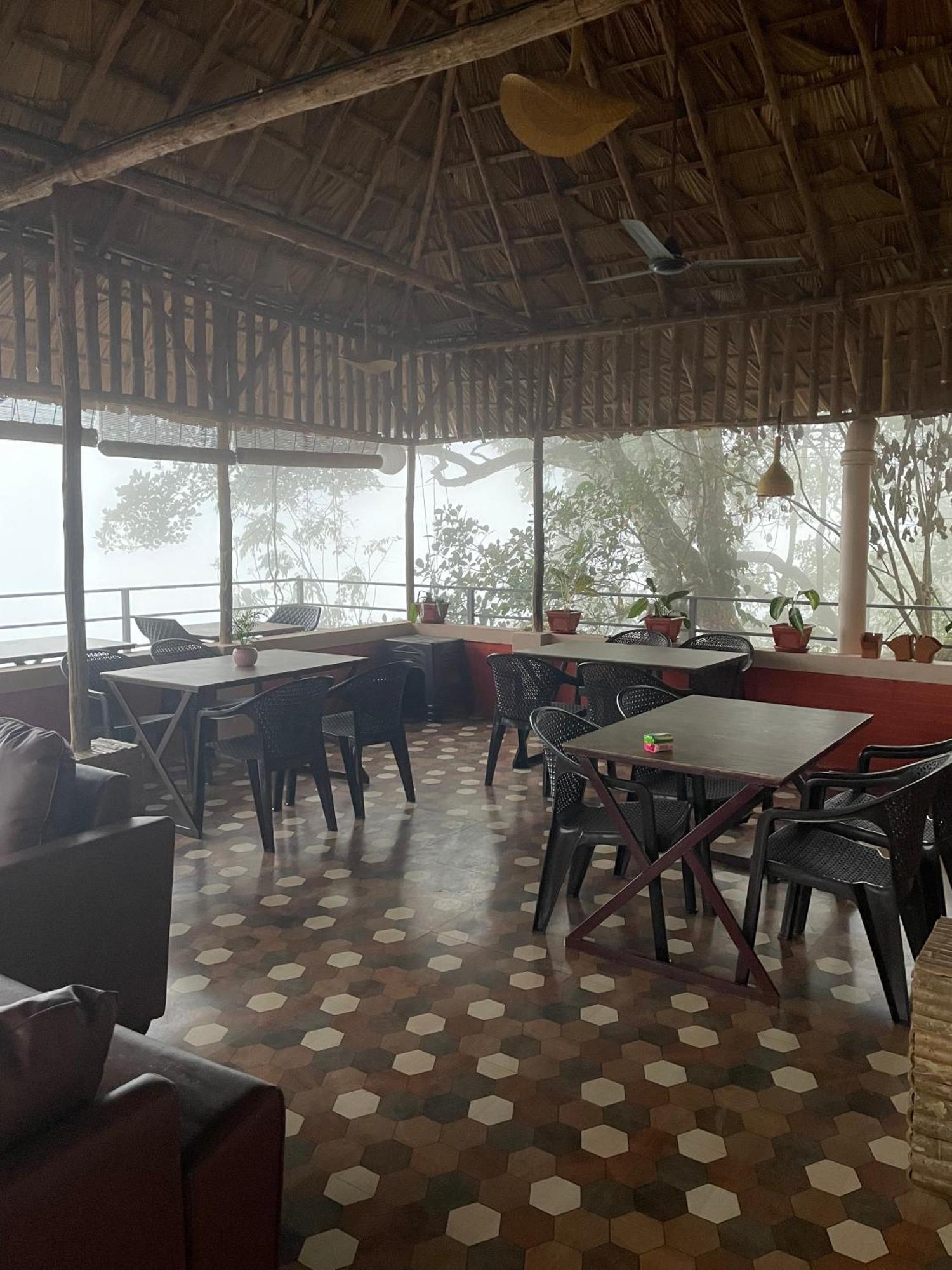 Pīrmed Sunset Valley Kerala Pool Resort - Serene Natural Forest Cottage Stay In Idukki With Sunrise & Sunset Panoramas, Natural Streams & Tranquil Summer Evenings מראה חיצוני תמונה
