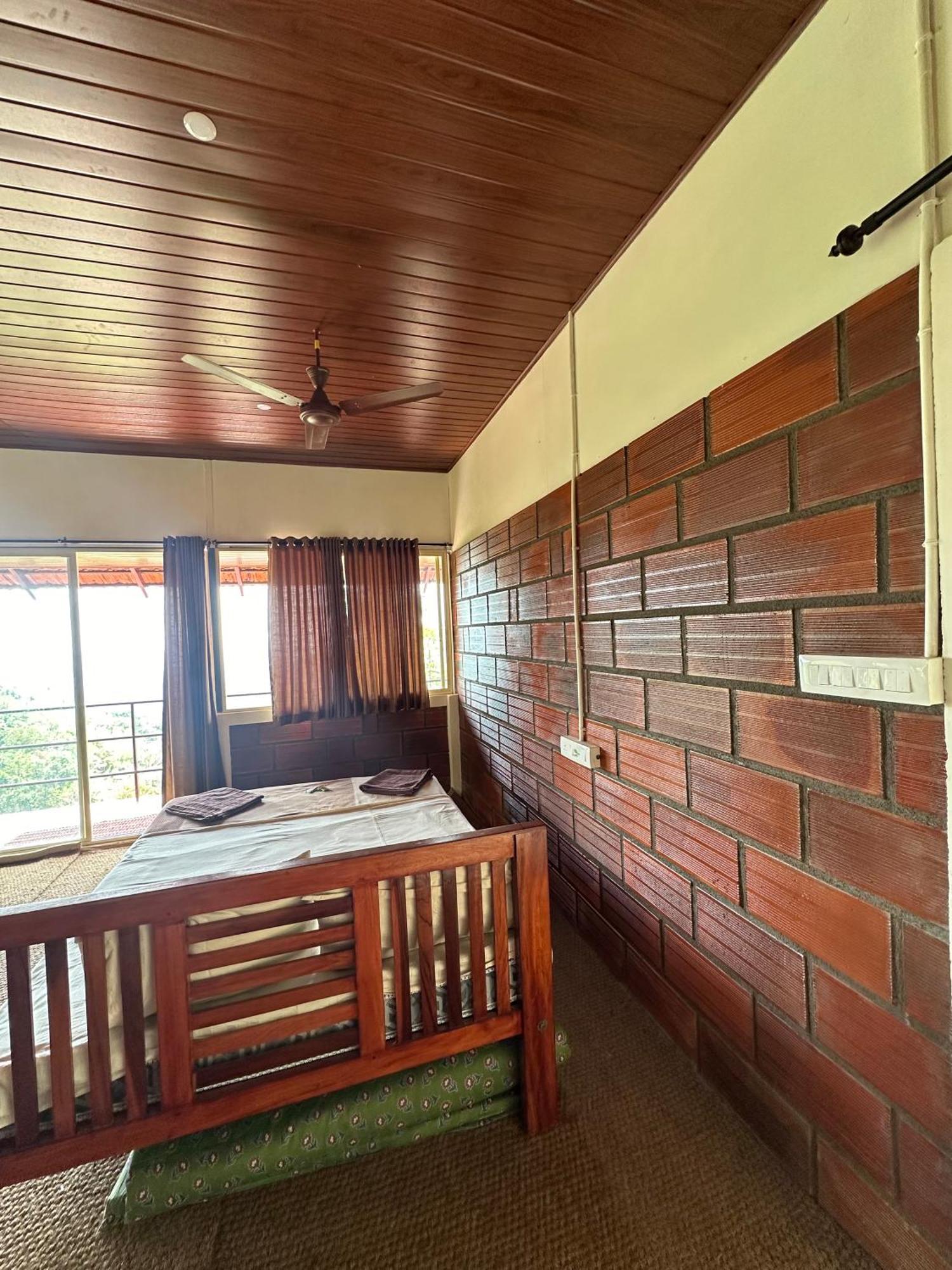 Pīrmed Sunset Valley Kerala Pool Resort - Serene Natural Forest Cottage Stay In Idukki With Sunrise & Sunset Panoramas, Natural Streams & Tranquil Summer Evenings מראה חיצוני תמונה