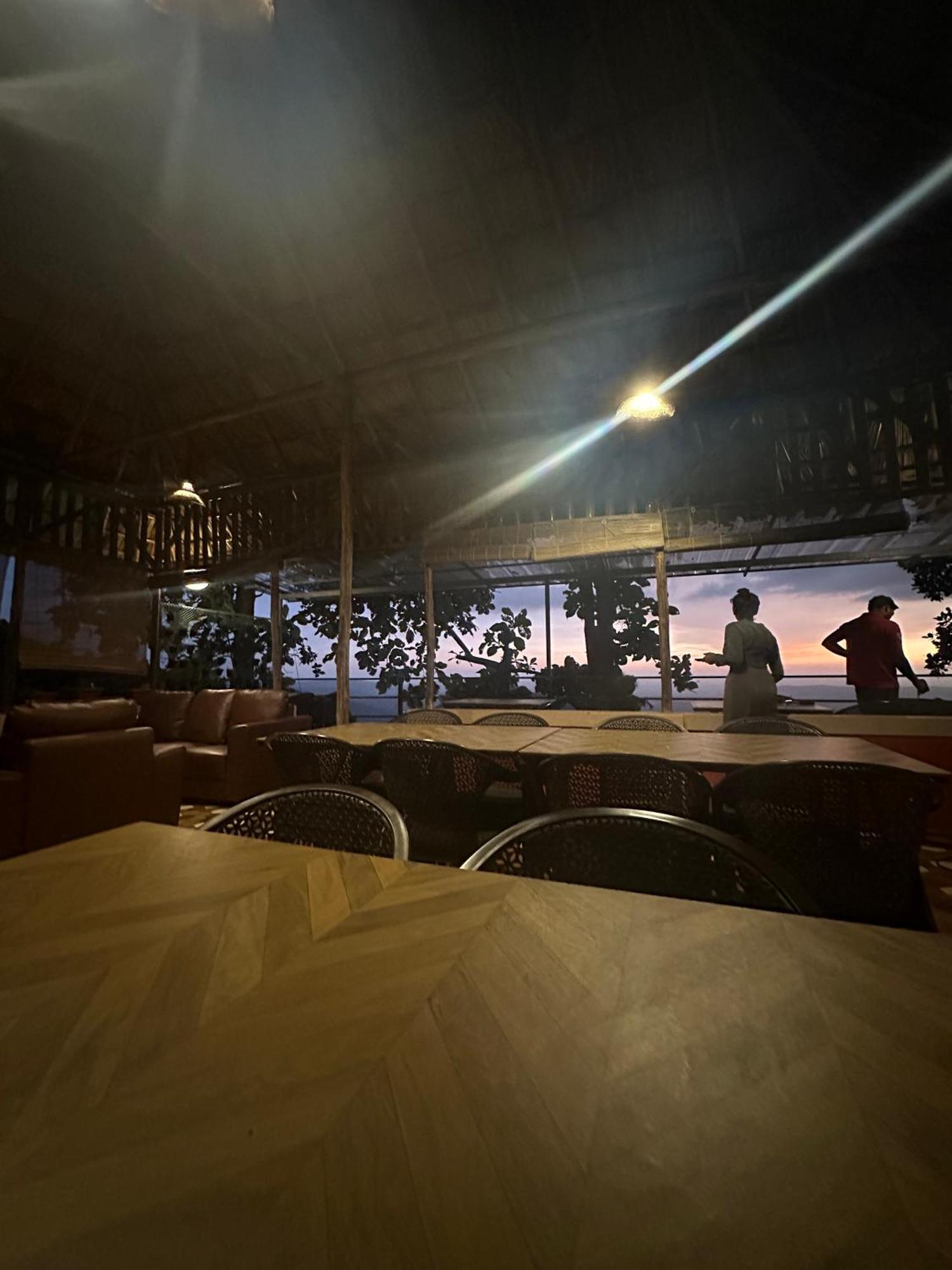 Pīrmed Sunset Valley Kerala Pool Resort - Serene Natural Forest Cottage Stay In Idukki With Sunrise & Sunset Panoramas, Natural Streams & Tranquil Summer Evenings מראה חיצוני תמונה