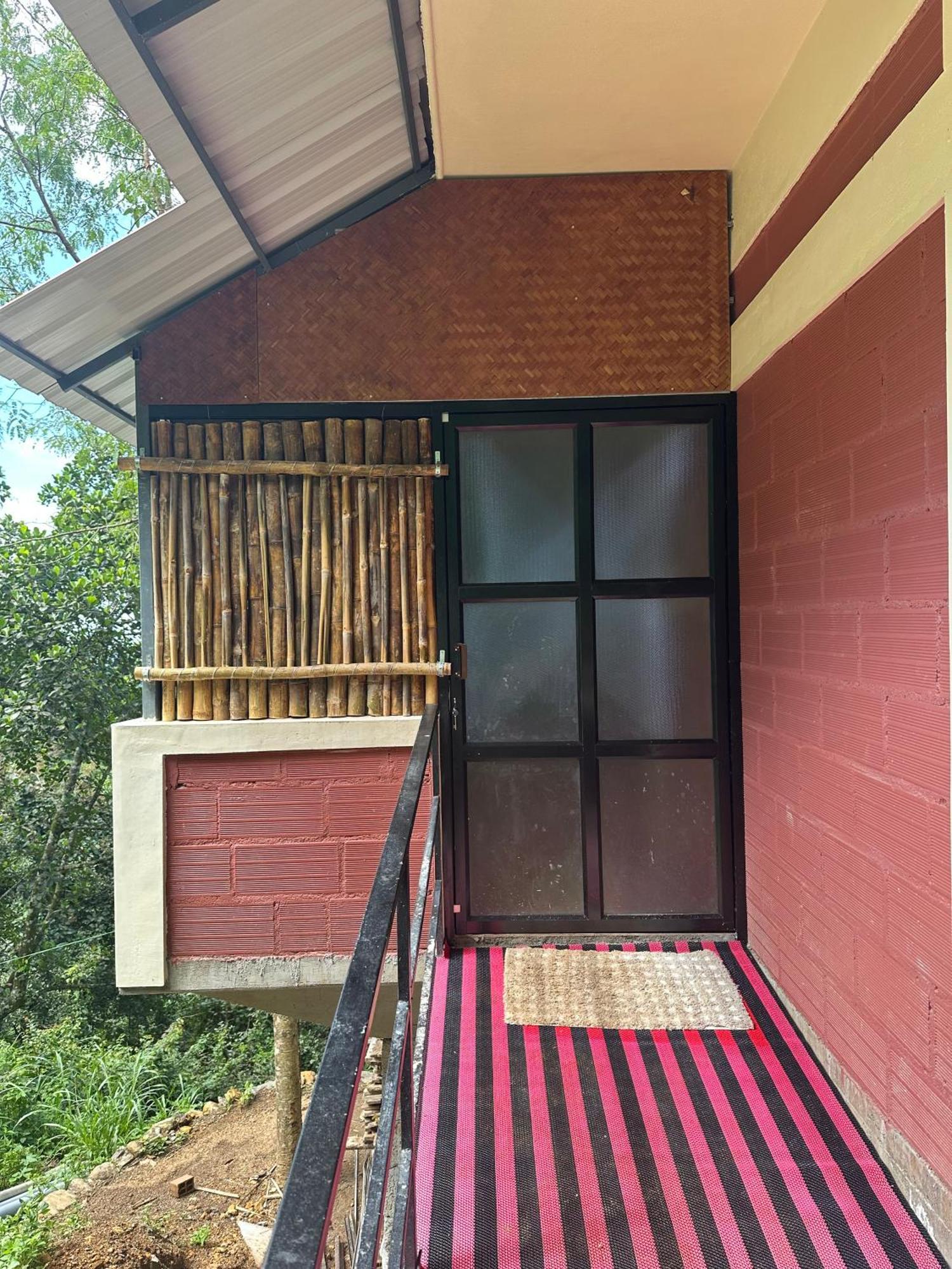 Pīrmed Sunset Valley Kerala Pool Resort - Serene Natural Forest Cottage Stay In Idukki With Sunrise & Sunset Panoramas, Natural Streams & Tranquil Summer Evenings מראה חיצוני תמונה