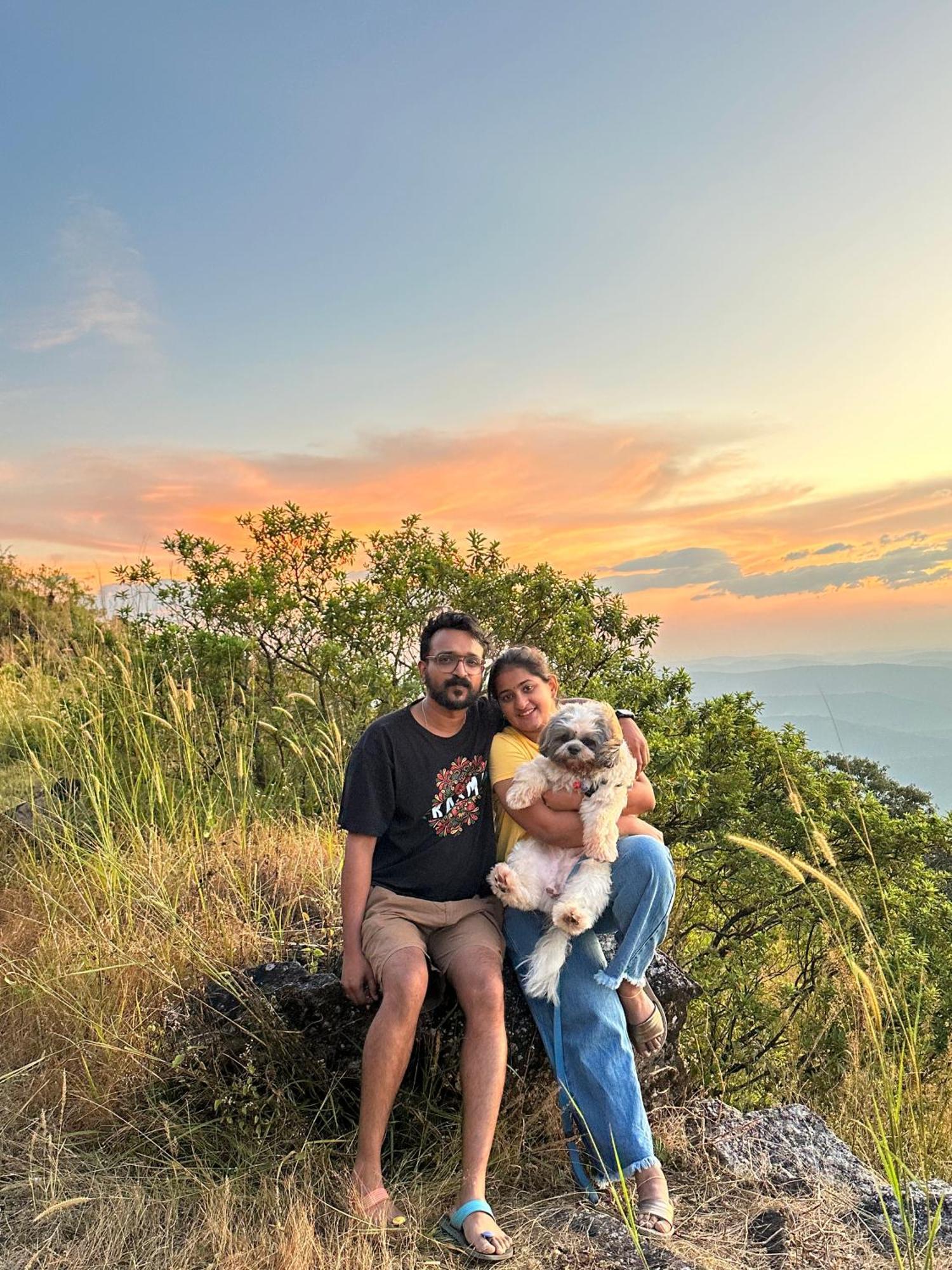 Pīrmed Sunset Valley Kerala Pool Resort - Serene Natural Forest Cottage Stay In Idukki With Sunrise & Sunset Panoramas, Natural Streams & Tranquil Summer Evenings מראה חיצוני תמונה