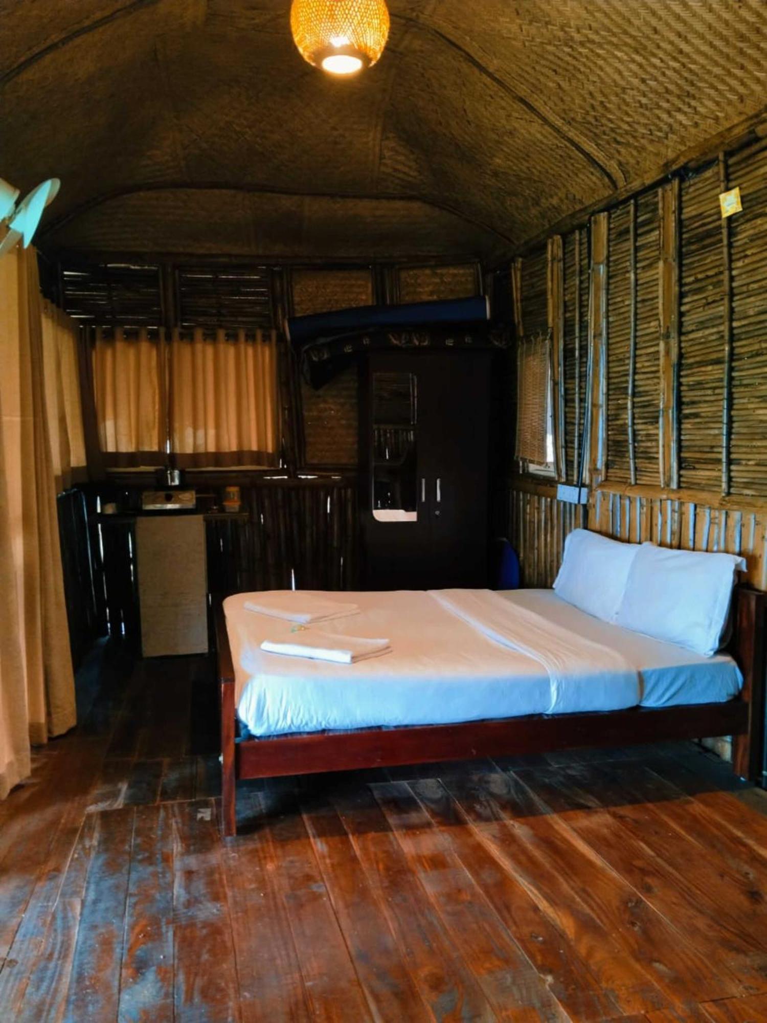 Pīrmed Sunset Valley Kerala Pool Resort - Serene Natural Forest Cottage Stay In Idukki With Sunrise & Sunset Panoramas, Natural Streams & Tranquil Summer Evenings מראה חיצוני תמונה
