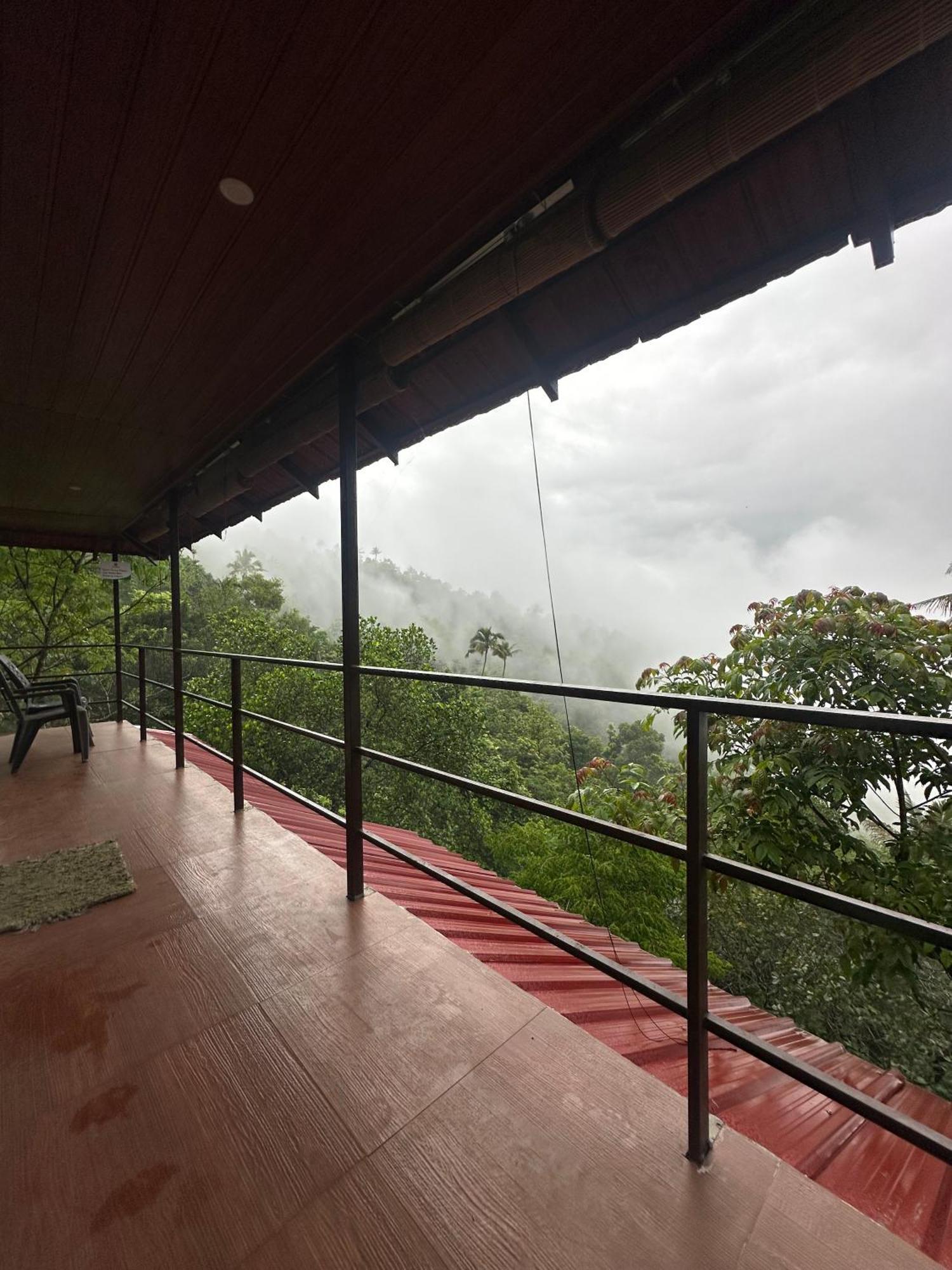 Pīrmed Sunset Valley Kerala Pool Resort - Serene Natural Forest Cottage Stay In Idukki With Sunrise & Sunset Panoramas, Natural Streams & Tranquil Summer Evenings מראה חיצוני תמונה
