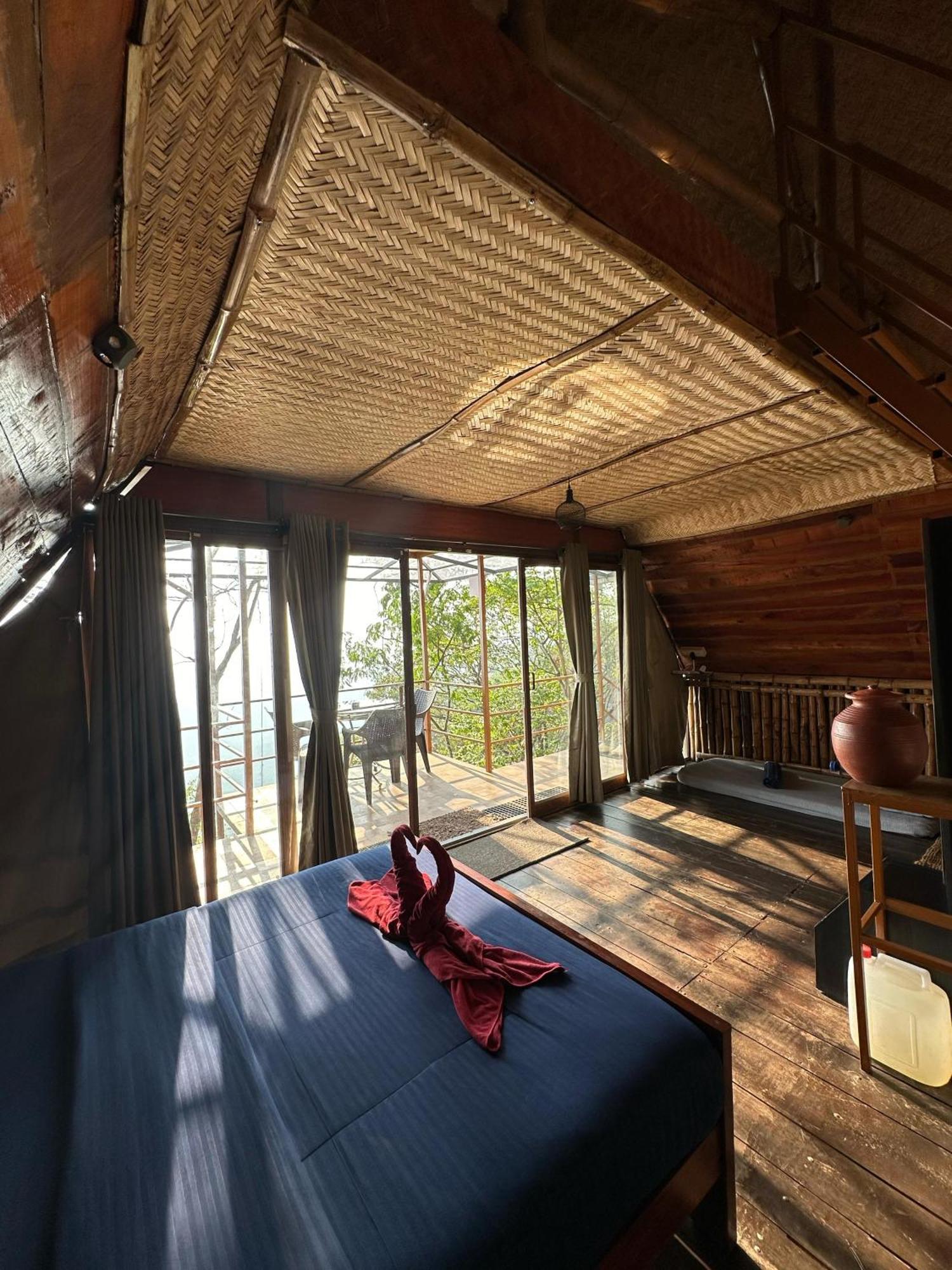 Pīrmed Sunset Valley Kerala Pool Resort - Serene Natural Forest Cottage Stay In Idukki With Sunrise & Sunset Panoramas, Natural Streams & Tranquil Summer Evenings מראה חיצוני תמונה