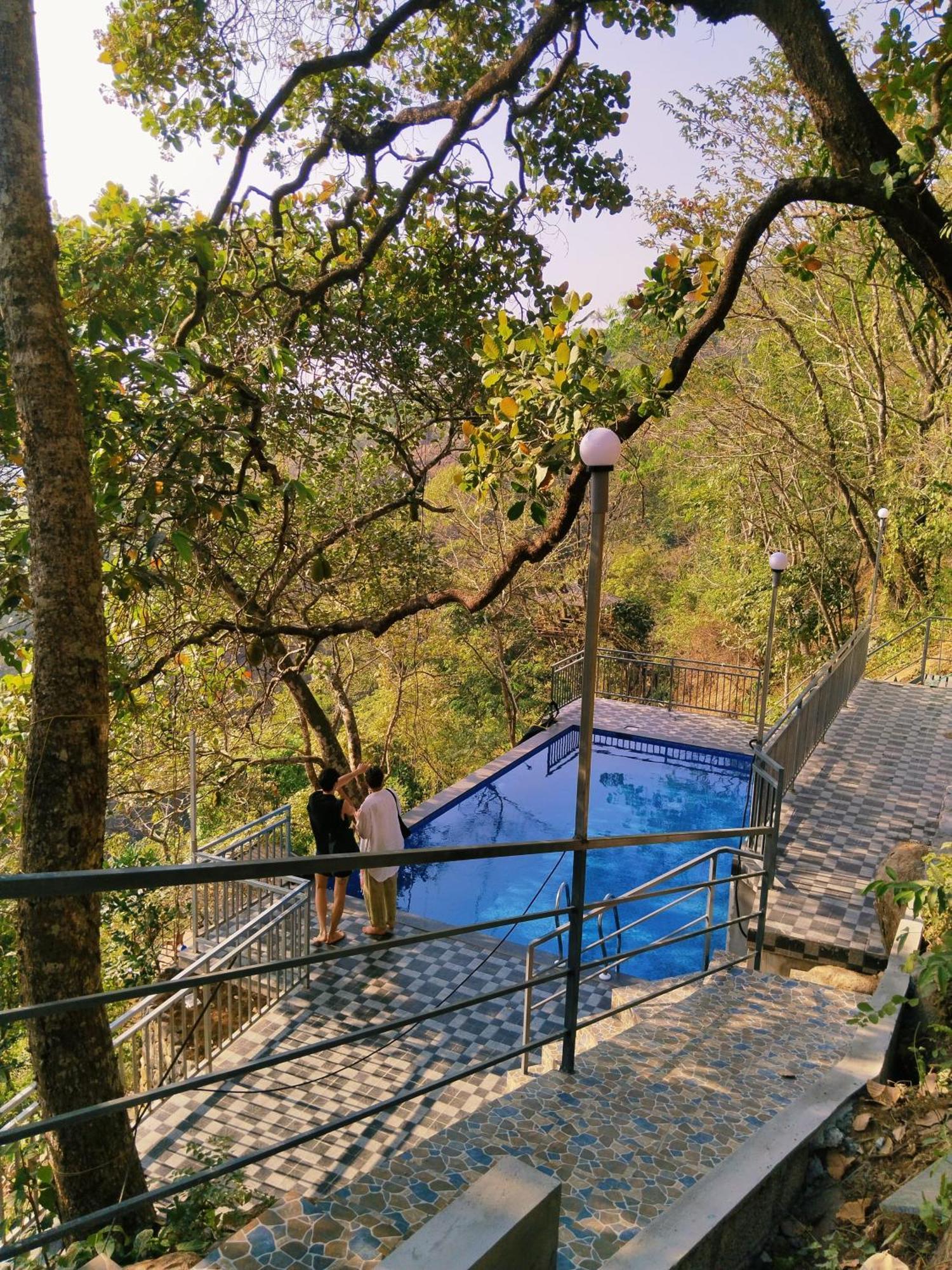 Pīrmed Sunset Valley Kerala Pool Resort - Serene Natural Forest Cottage Stay In Idukki With Sunrise & Sunset Panoramas, Natural Streams & Tranquil Summer Evenings מראה חיצוני תמונה