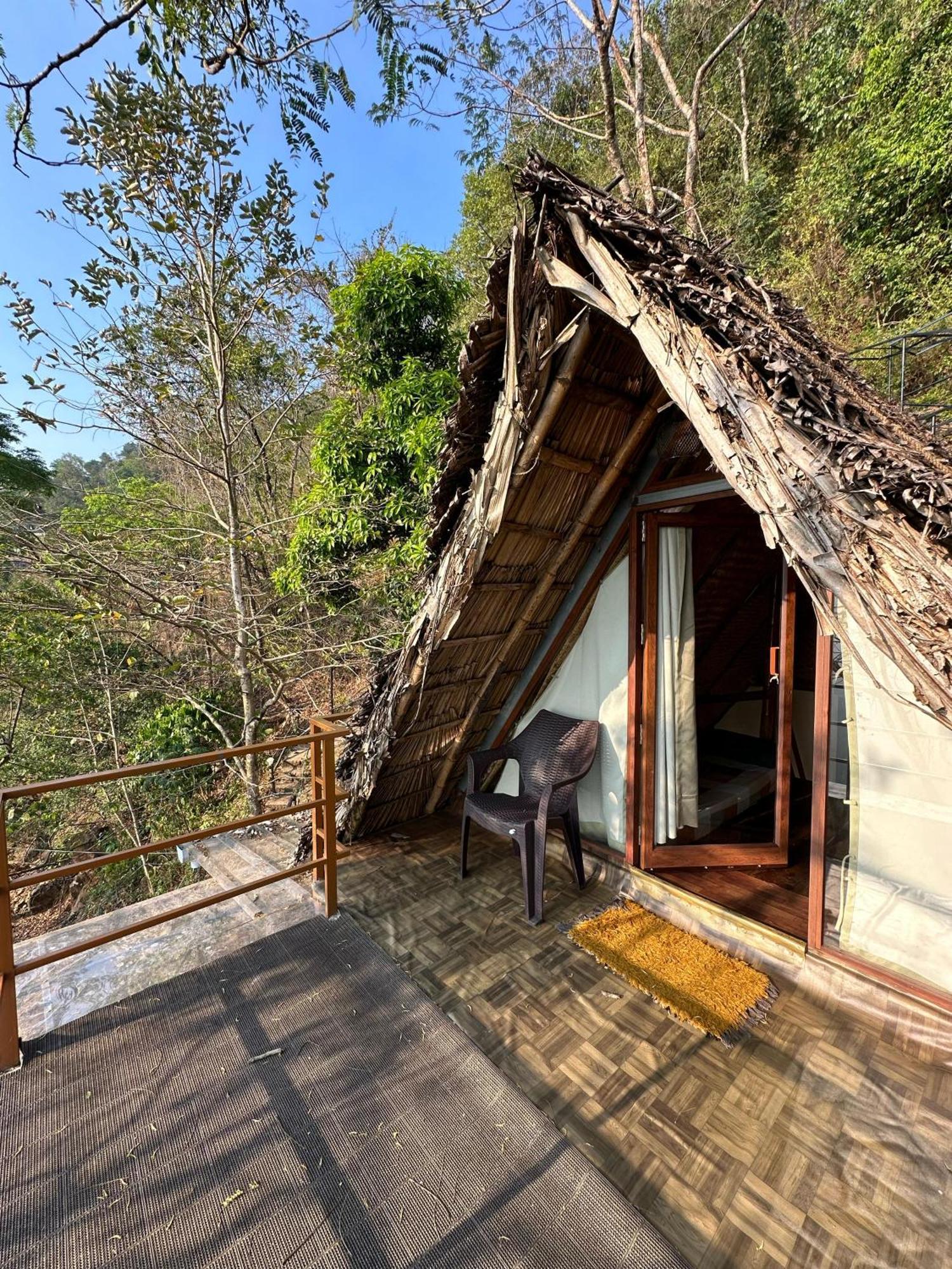 Pīrmed Sunset Valley Kerala Pool Resort - Serene Natural Forest Cottage Stay In Idukki With Sunrise & Sunset Panoramas, Natural Streams & Tranquil Summer Evenings מראה חיצוני תמונה