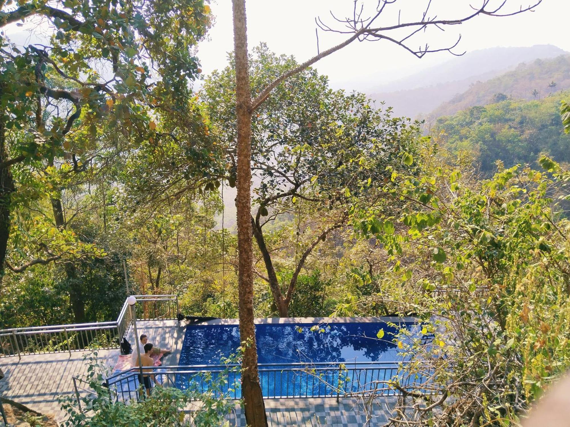 Pīrmed Sunset Valley Kerala Pool Resort - Serene Natural Forest Cottage Stay In Idukki With Sunrise & Sunset Panoramas, Natural Streams & Tranquil Summer Evenings מראה חיצוני תמונה