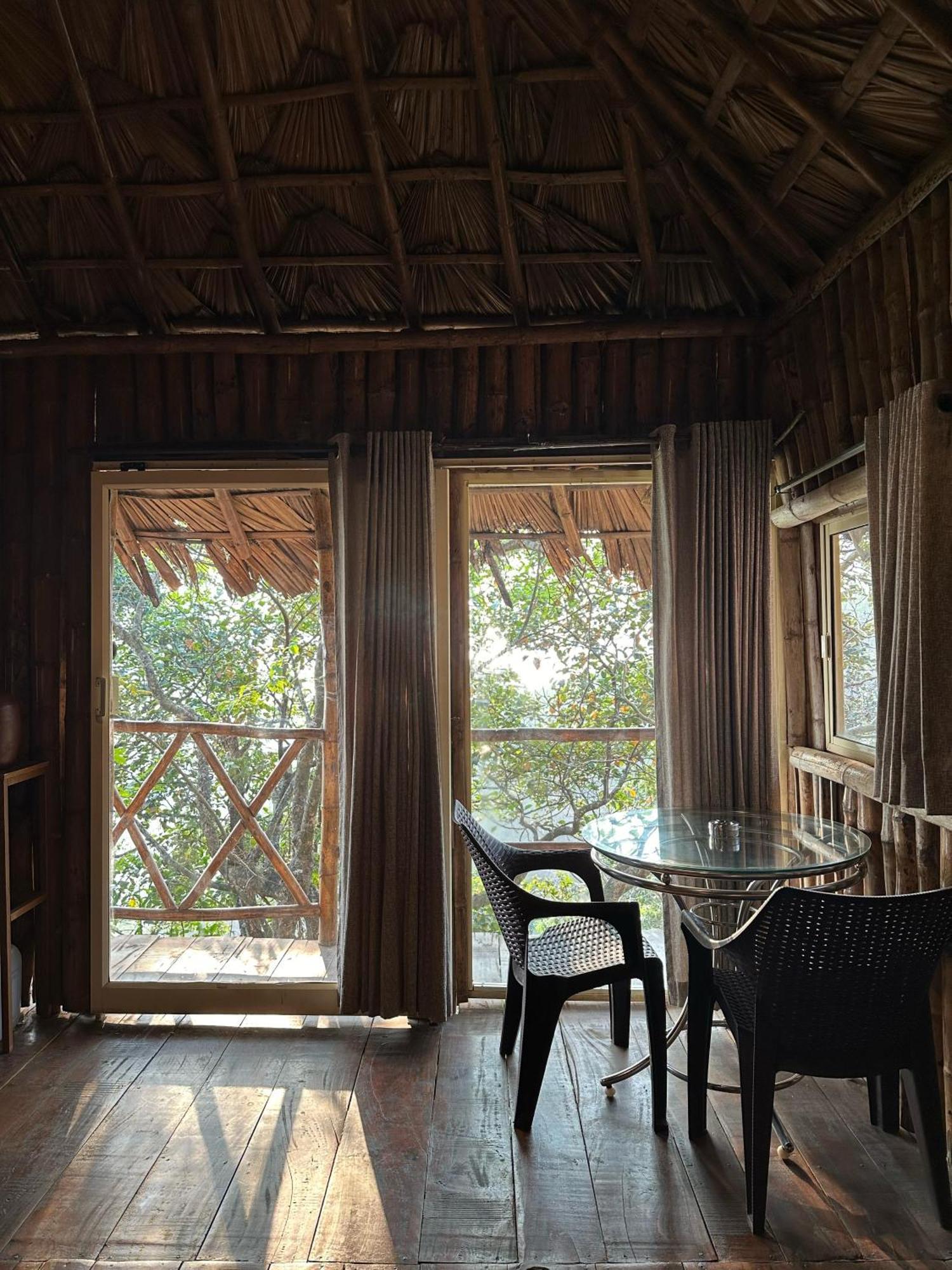 Pīrmed Sunset Valley Kerala Pool Resort - Serene Natural Forest Cottage Stay In Idukki With Sunrise & Sunset Panoramas, Natural Streams & Tranquil Summer Evenings מראה חיצוני תמונה