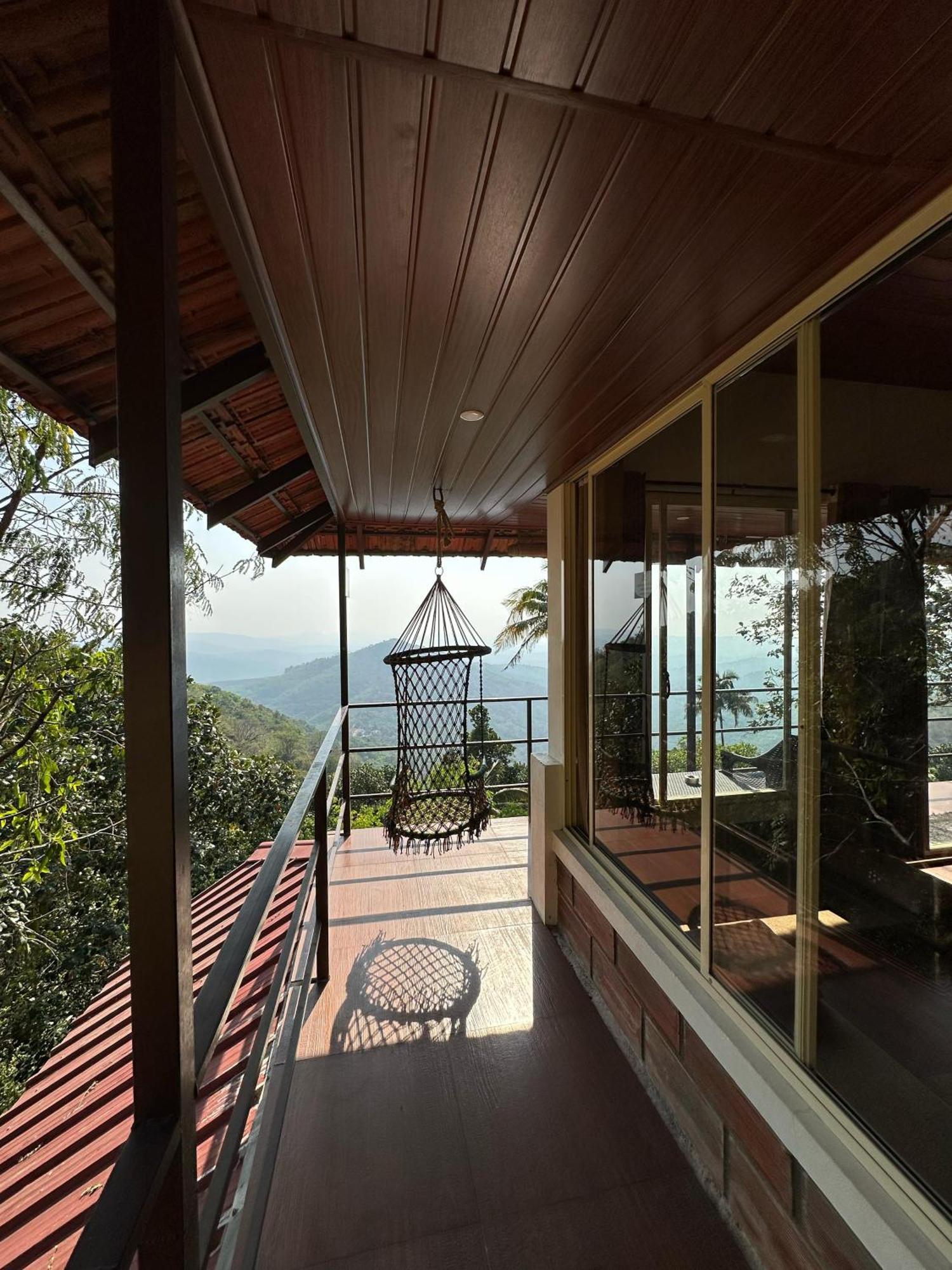Pīrmed Sunset Valley Kerala Pool Resort - Serene Natural Forest Cottage Stay In Idukki With Sunrise & Sunset Panoramas, Natural Streams & Tranquil Summer Evenings מראה חיצוני תמונה