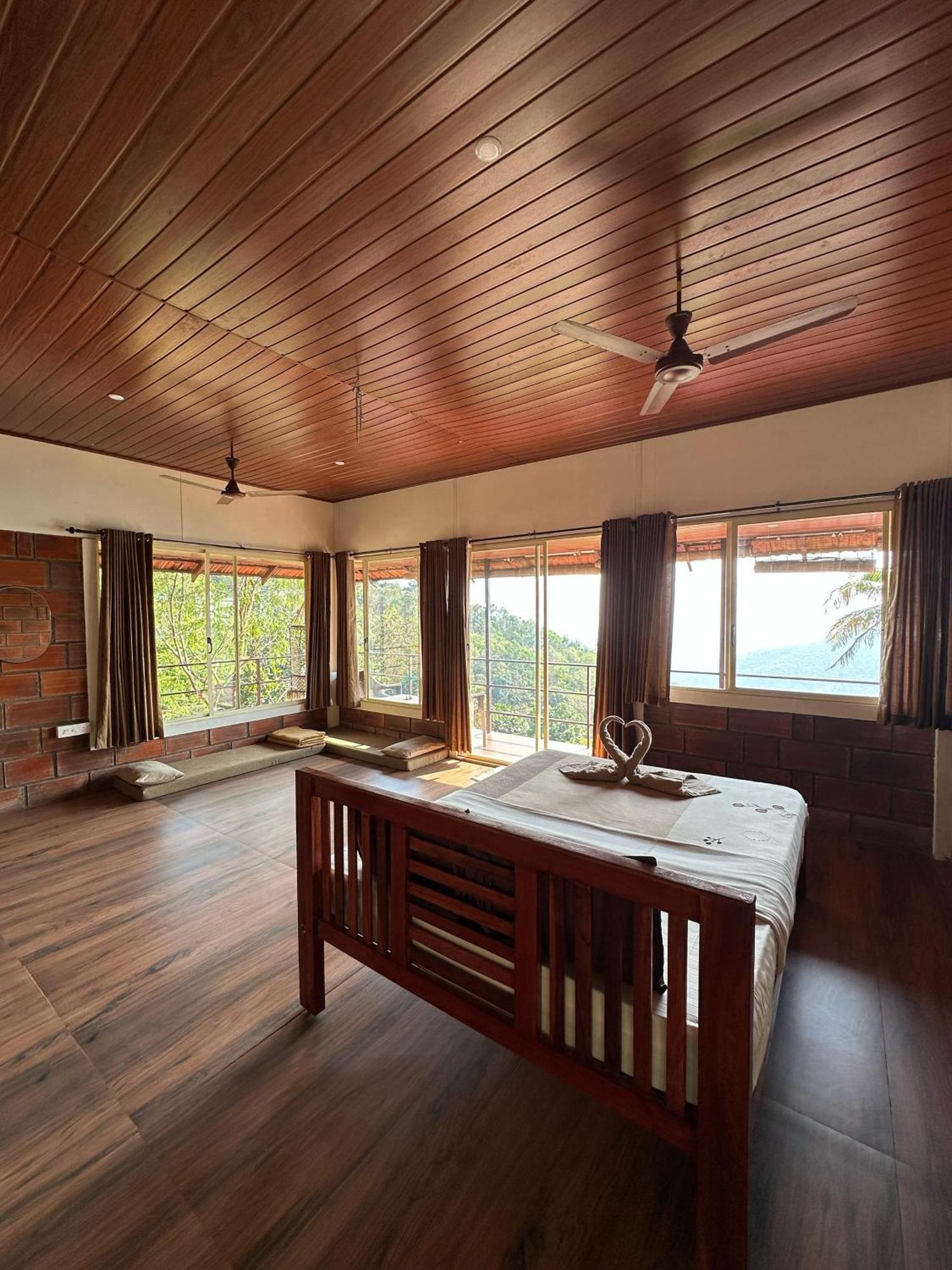 Pīrmed Sunset Valley Kerala Pool Resort - Serene Natural Forest Cottage Stay In Idukki With Sunrise & Sunset Panoramas, Natural Streams & Tranquil Summer Evenings מראה חיצוני תמונה